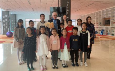 情境创造教学深入人心,国际文化交流走向深入