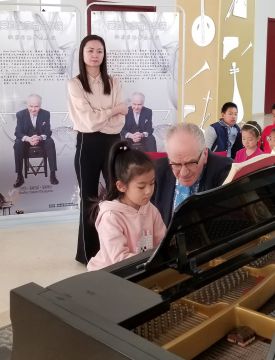 情境创造教学深入人心,国际文化交流走向深入