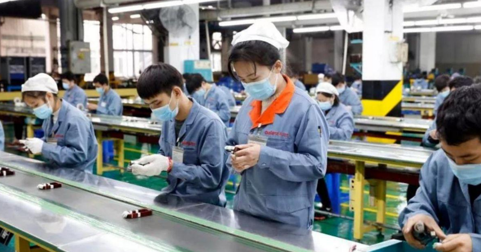 2大行业陷“用工荒”，为啥月薪过万都不愿意干